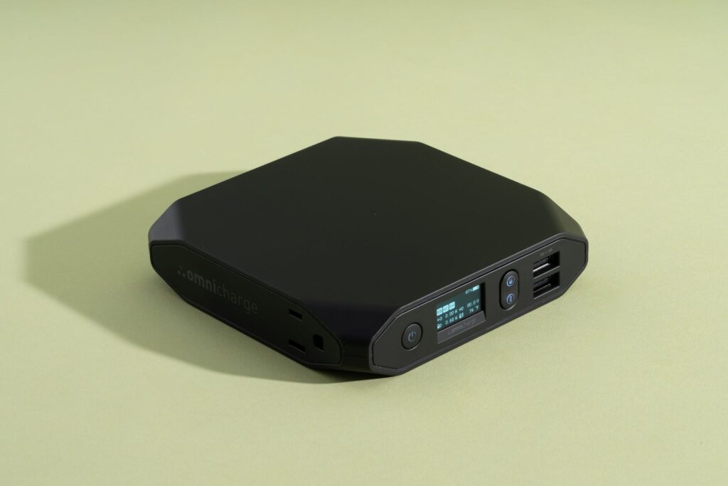 How to Charge the Laptop with the Portable Charger Bank 1 18julyportablecharger2