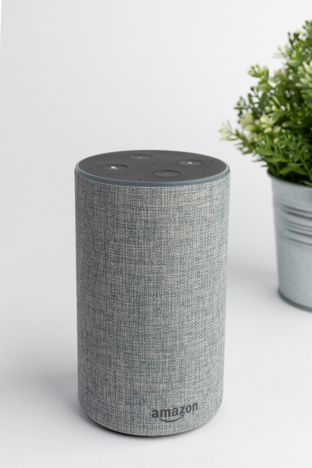 Amazon Alexa+ 2026: New Alexa Tablets, AI Features, India Price & Everything You Need to Know 1 Amazon Echo speaker with Alexa